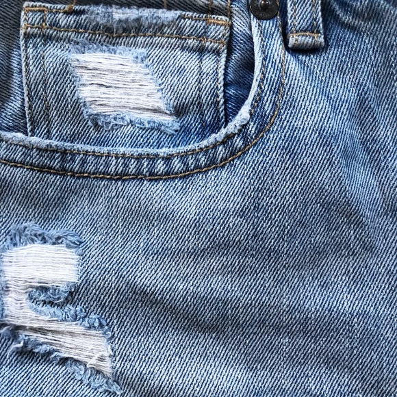 American Eagle high-rise Mom Jeans - Picture 3 of 4
